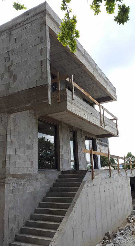 Etape de construction d'une magnifique maison près de Lyon en maçonnerie